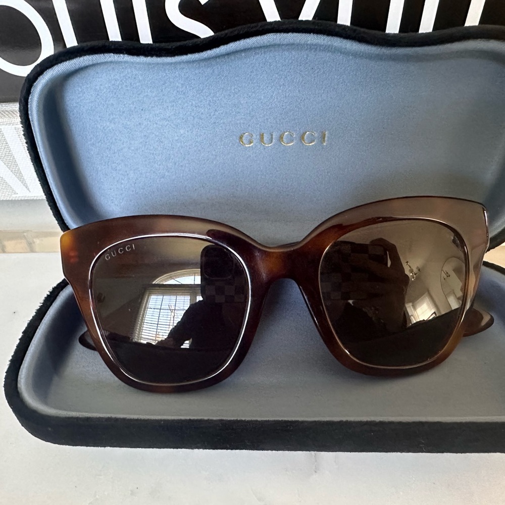 Gucci Women's Brown Square Tiger Sunglasses - Picture 5 of 9